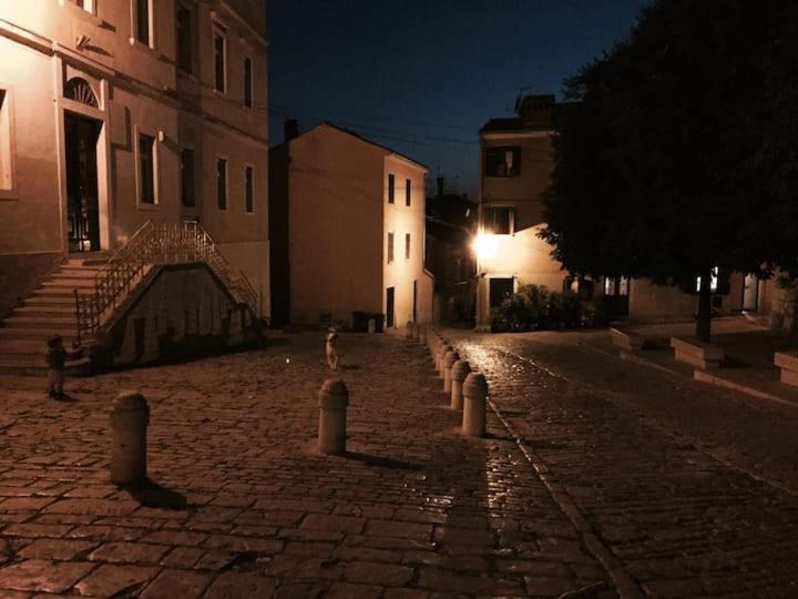 Feel The City Atmosphere Ровин Екстериор снимка